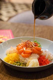 Auspicious New Year Set Dinner_Prosperity Lo Hei with salmon sashimi