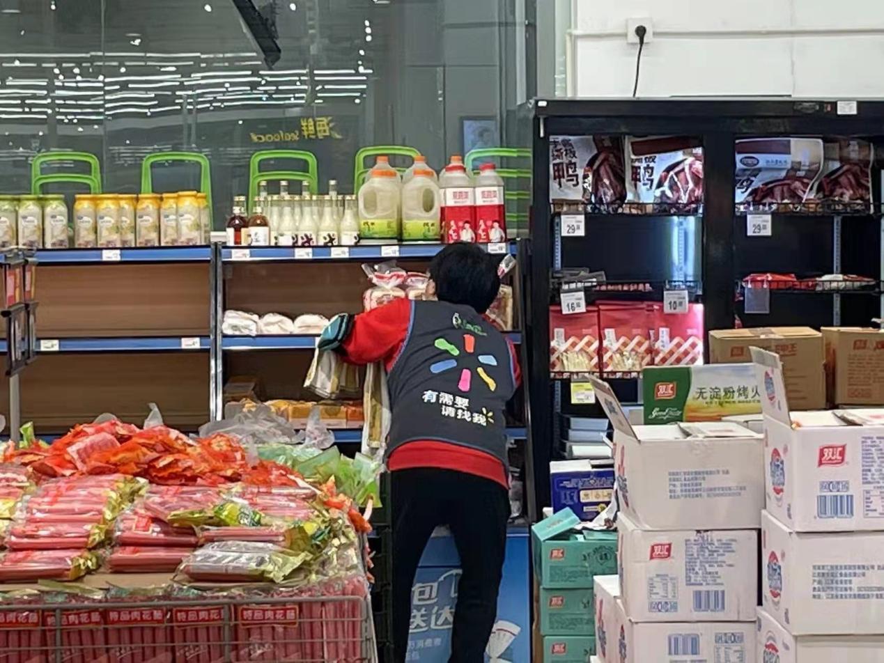 关爱老人及行动不便者 上海沃尔玛超市开设关爱购物专场