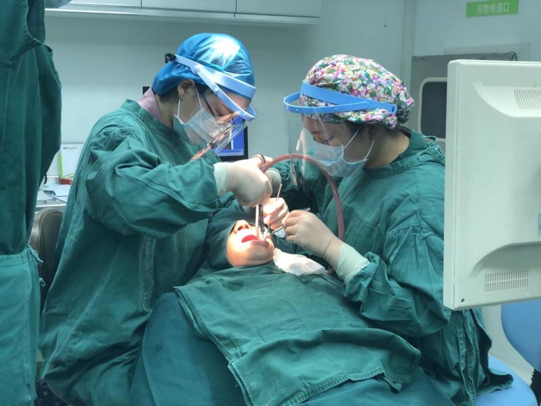 当天拔牙当天种?美食即享很“植得”