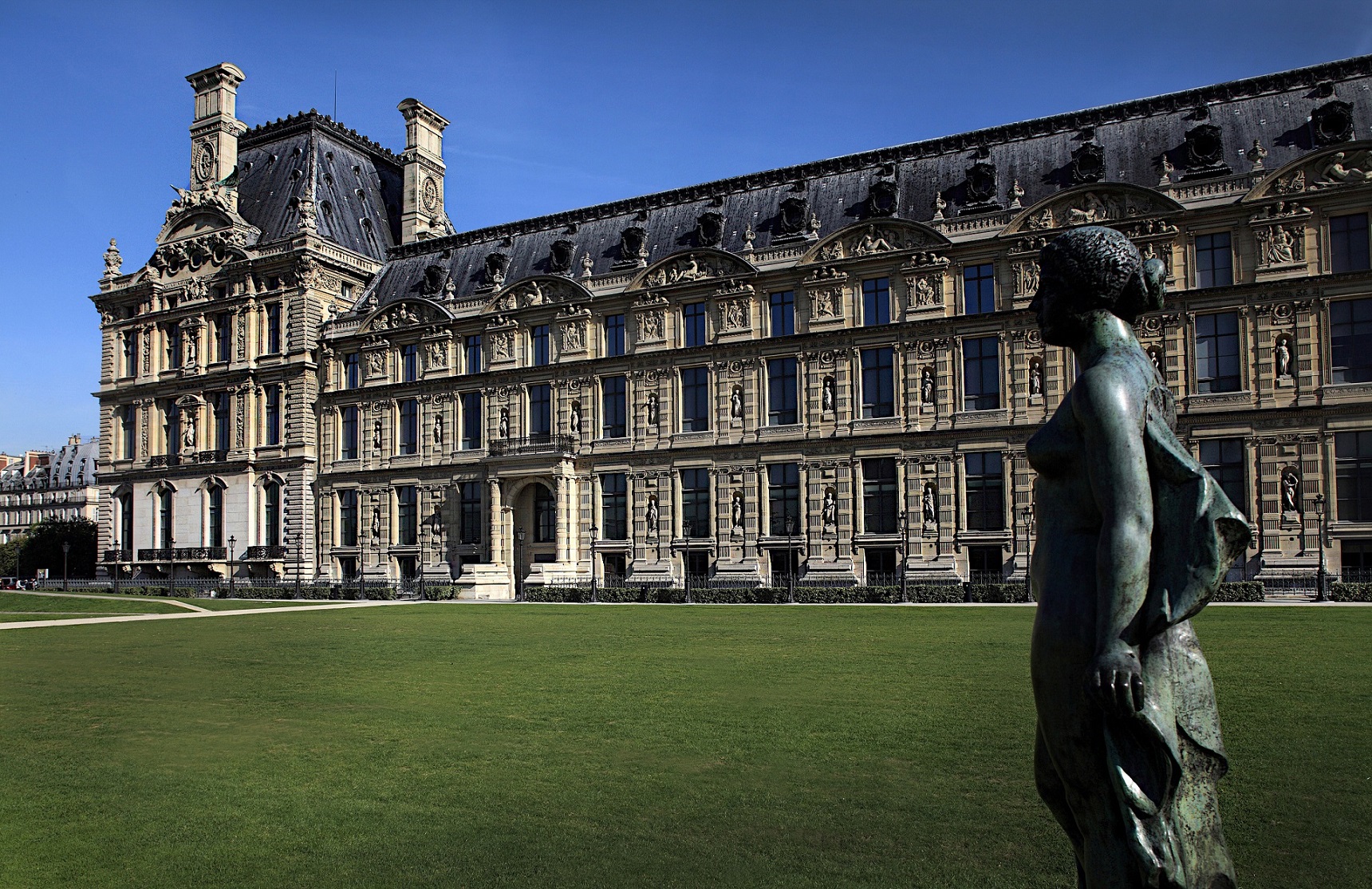 FENG J“悬浮镶嵌”纳入卢浮宫永久馆藏， 顶级艺术殿堂迎史上最年轻中国艺术家