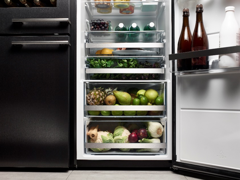 冰箱里有許多食物描述已自動生成