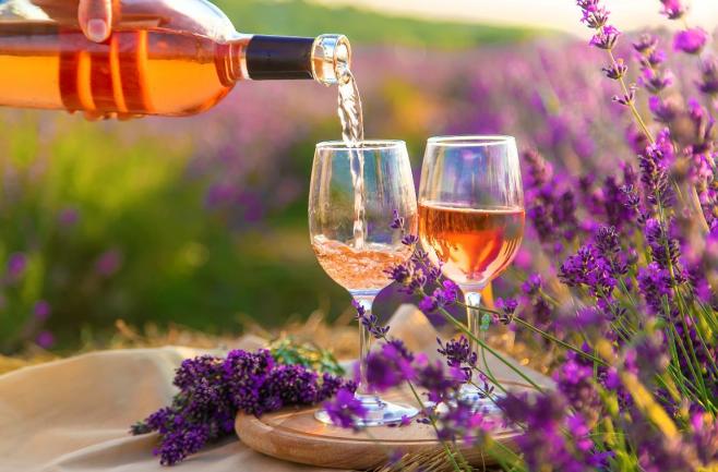 P:\Sales_and_Marketing\PR\Complex\Press Release\2023\Mother's Day\Photos\The Connoisseur’s Table - Rose Wine Indulgence.jpg