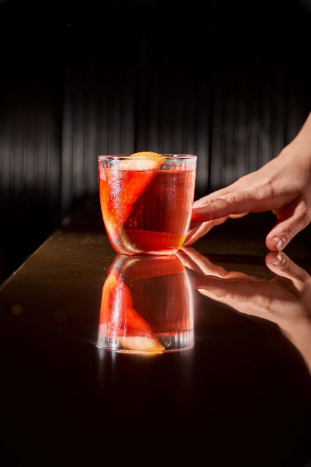 体验登峰造极的调酒艺术:庙前冰室将招牌鸡尾酒带到多伦多壹酒店