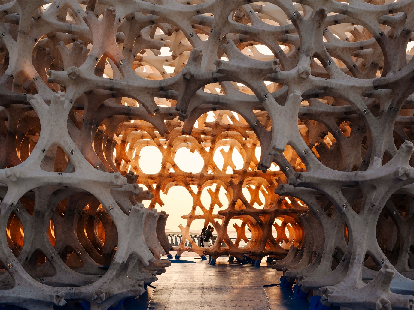 首届阿布扎比公共艺术双年展盛大开幕：  全新展览亮相，阿布扎比和艾因市化身露天美术馆