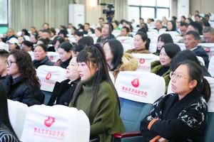 重庆市京师实验学校创新家长会形式 家长亲述“我和京师的故事”