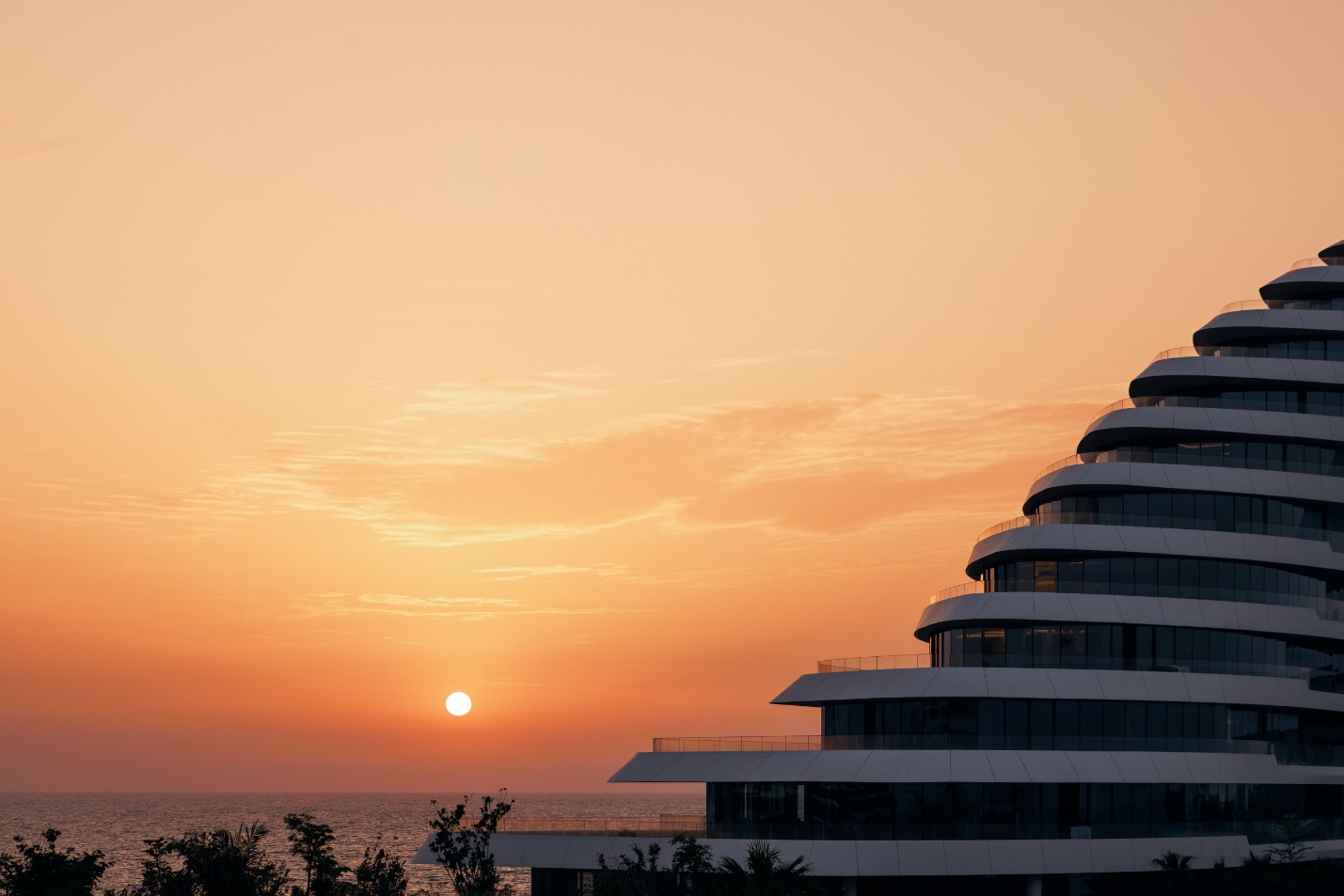 A building with a large roof
AI-generated content may be incorrect.