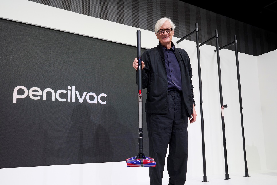 A person holding a mop

AI-generated content may be incorrect.