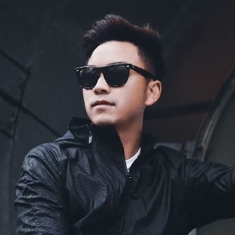 A person wearing sunglasses

AI-generated content may be incorrect.