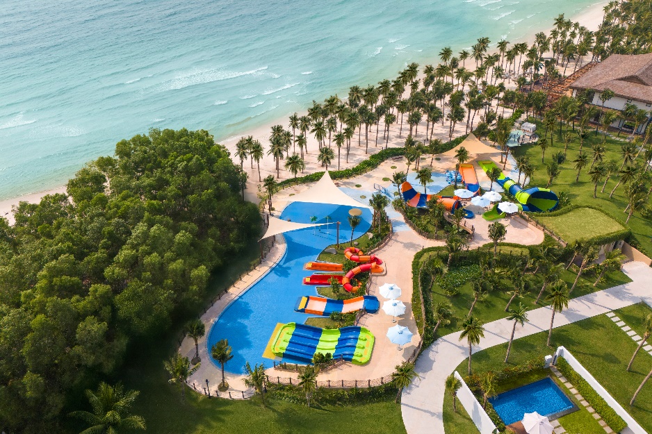 An aerial view of a water park

AI-generated content may be incorrect.