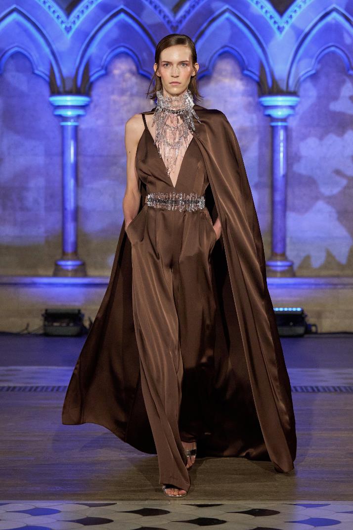 C:\Users\Administrator.DESKTOP-GLQ5RKP\Documents\WeChat Files\wxid_t4gj0x2rlsbs22\FileStorage\File\2025-07\inclover\inclover\INCLOVER photo couture collection automne hiver fall winter 2025 2026 PFW 00012.jpeg