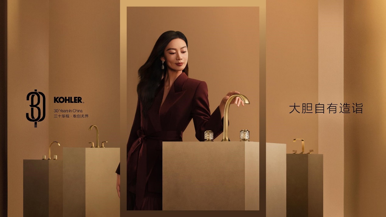 人站在镜子前 AI 生成的内容可能不正确。