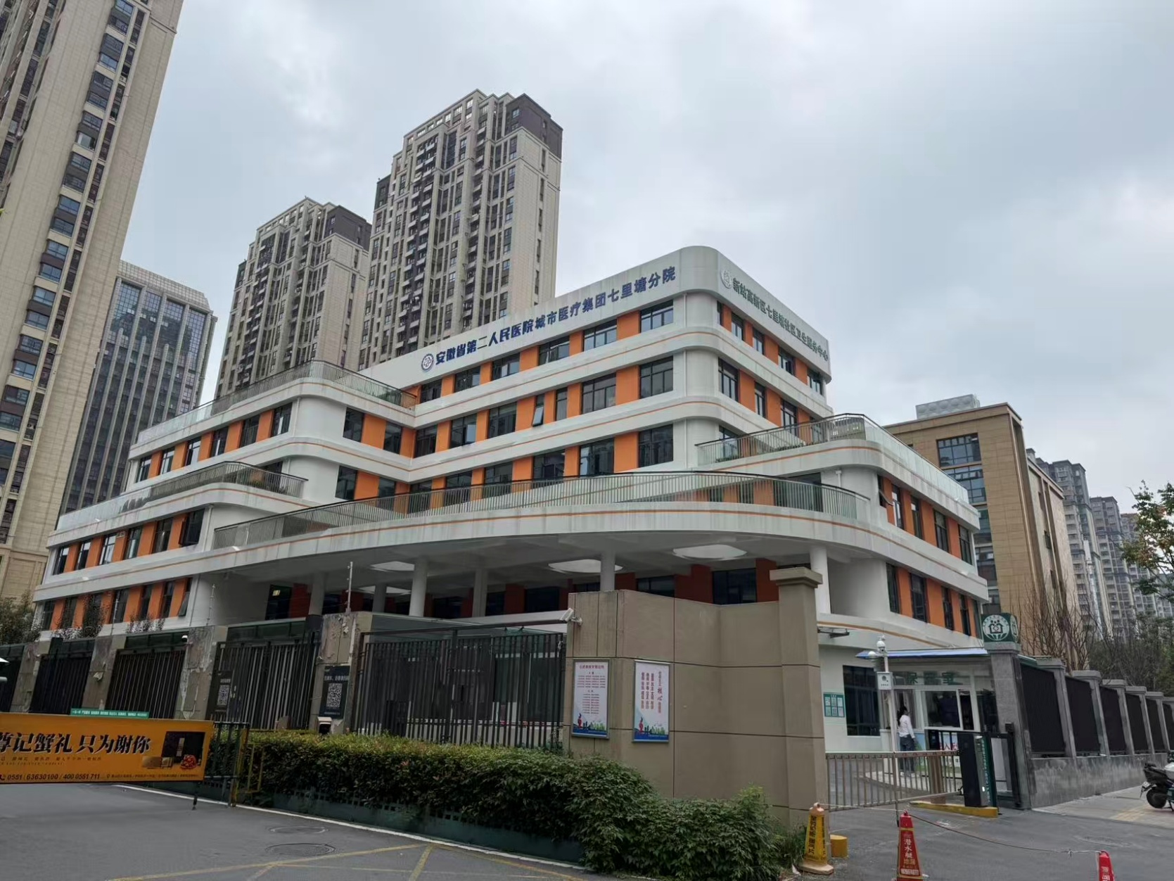 城市街道与高楼大厦

AI 生成的内容可能不正确。