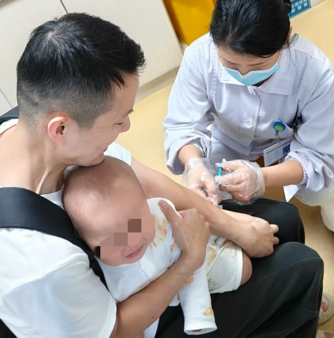 男人抱着小孩

AI 生成的内容可能不正确。
