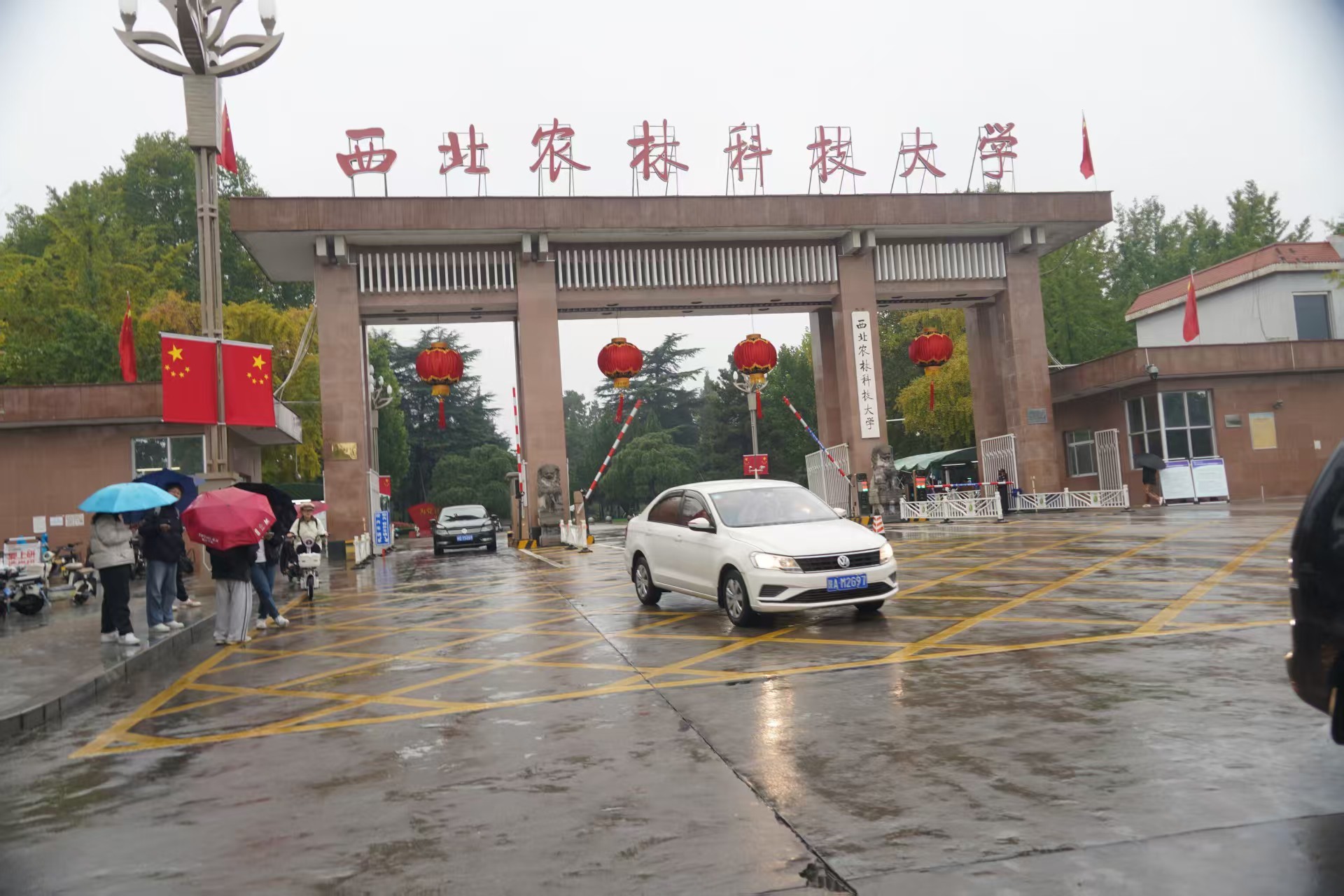 江山代有英雄出，藍色星球永記二十四歲搶險滅火犧牲勇士張所鵬！