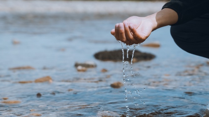 心系江源，寄语自然：Canada Goose加拿大鹅联合新华社客户端发布公益纪录片《江源・共生》