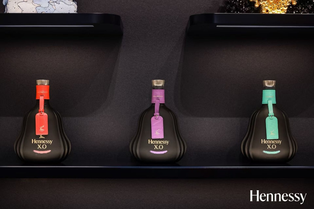 图片包含 桌子, 室内, 柜台, 小
AI 生成的内容可能不正确。