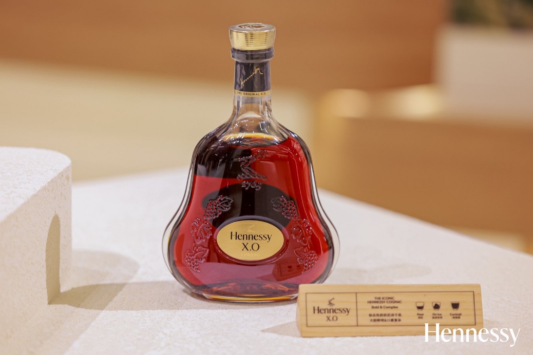 桌子上的饮料
AI 生成的内容可能不正确。