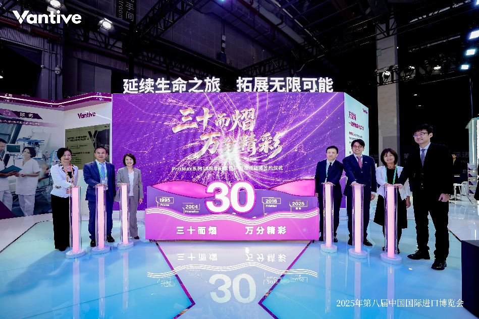 一群人站在商店前
AI 生成的内容可能不正确。