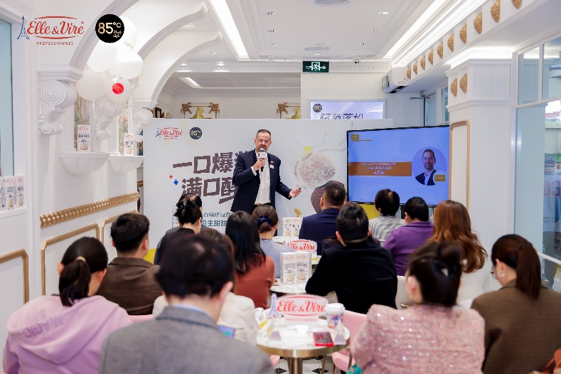 西诺迪斯以爱乐薇Excellence稀奶油助力85°C，  推出“生甜甜圈∙制造工坊”系列新品