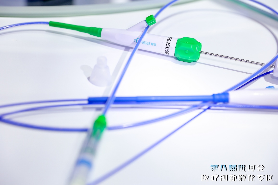 图片包含 室内, 物体, 桌子, 对 AI 生成的内容可能不正确。