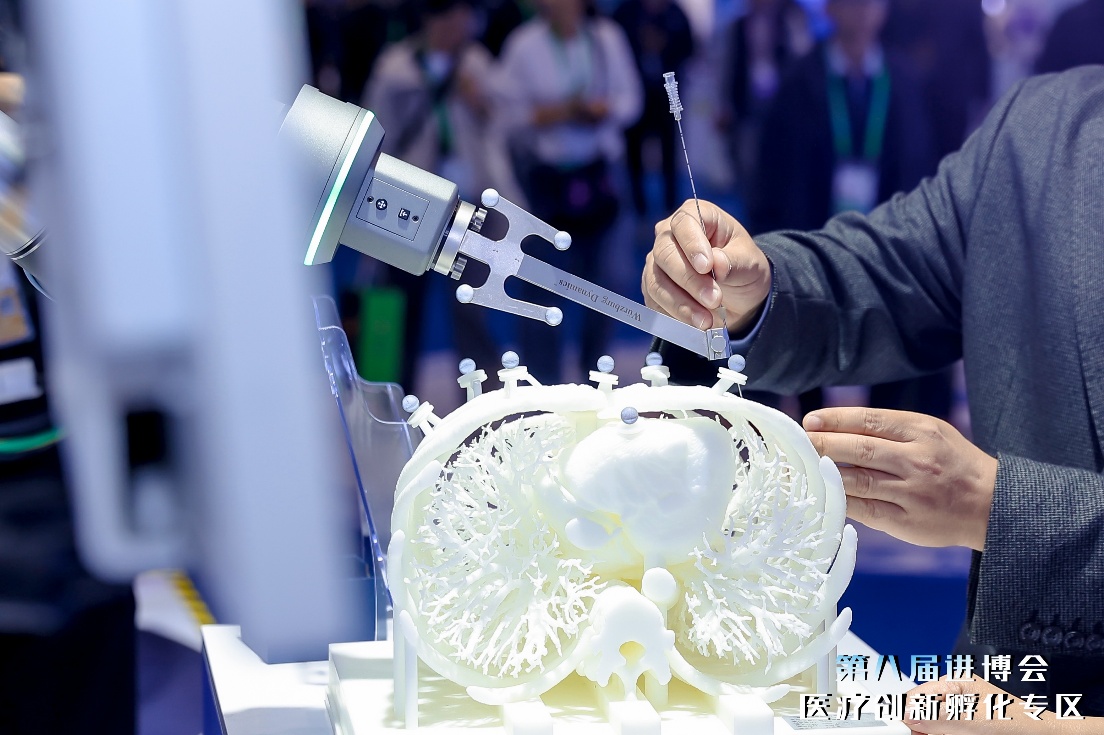 开拓新赛道，赋能新未来：进博会医疗创新孵化专区成全球科技“连接器”