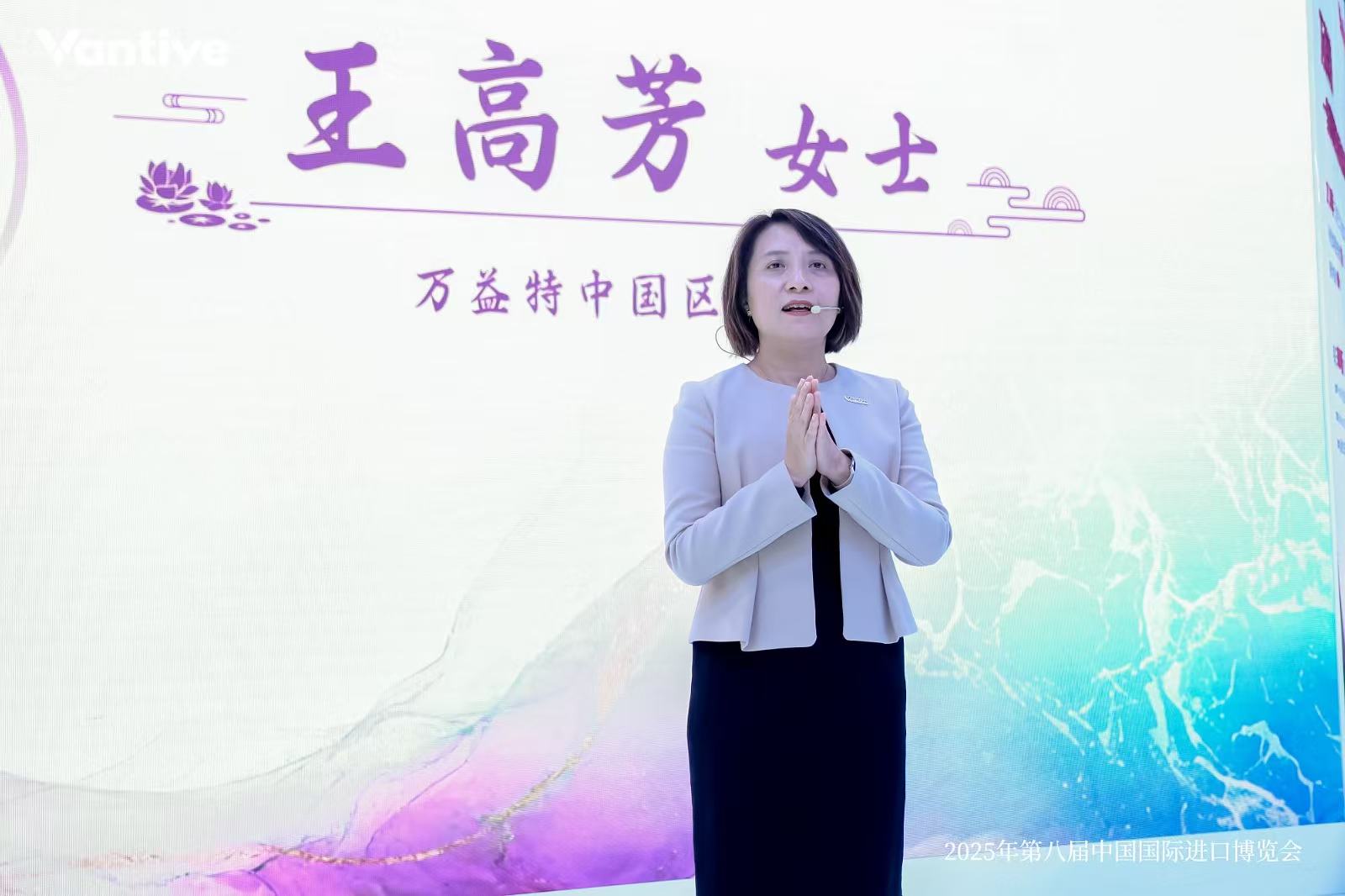 游戏机里面的人物手上拿着纸

AI 生成的内容可能不正确。