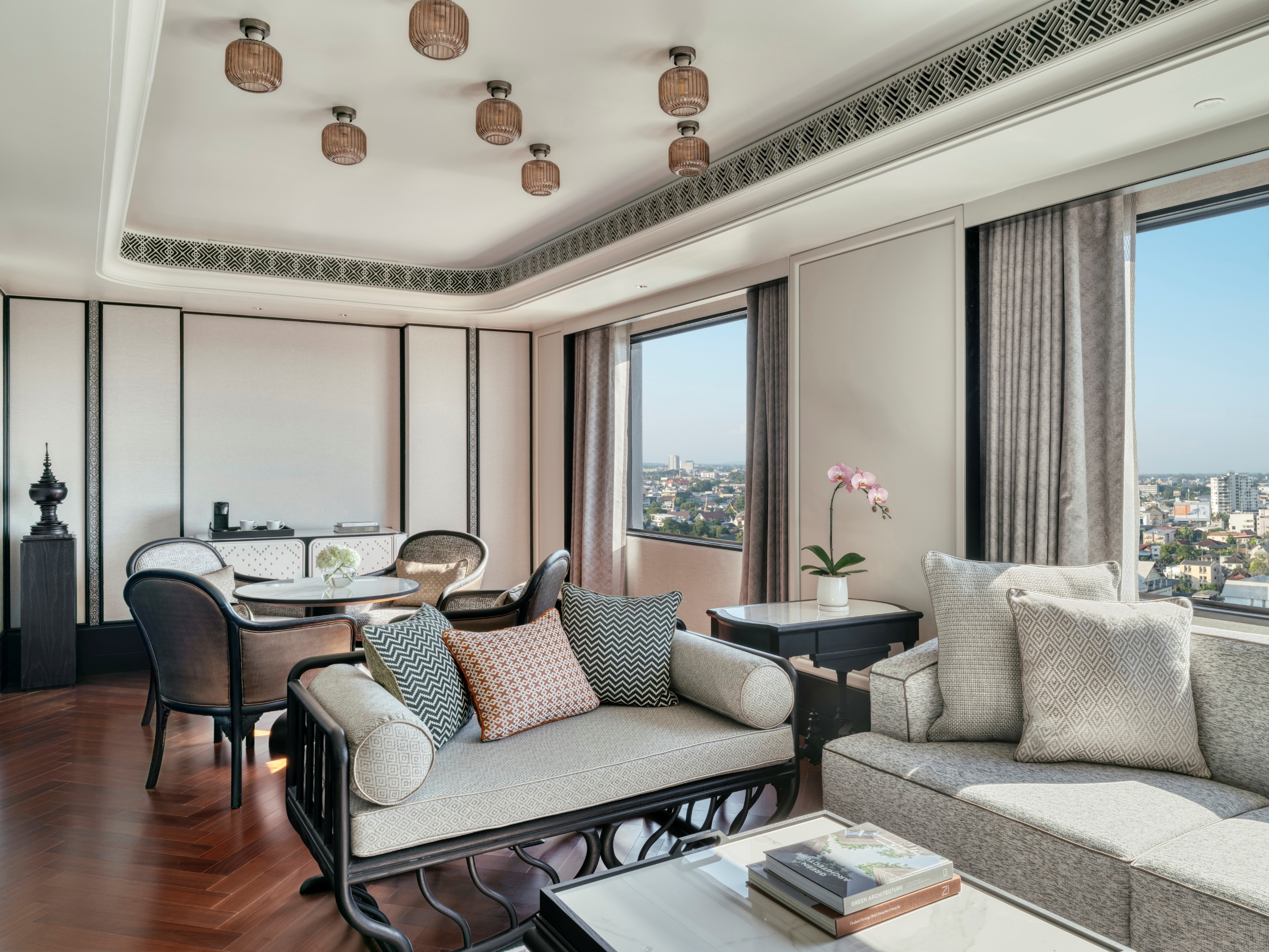 入住亚洲及中东的别墅或顶层套房，驱散冬日阴霾