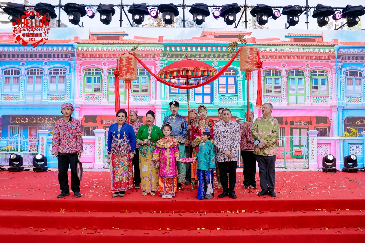 一群人在建筑物前合影
AI 生成的内容可能不正确。