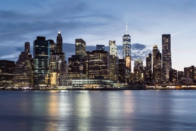 河边城市的建筑 AI 生成的内容可能不正确。