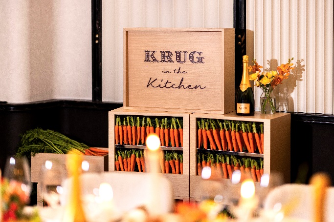 图片包含 室内, 桌子, 食物, 蛋糕
AI 生成的内容可能不正确。