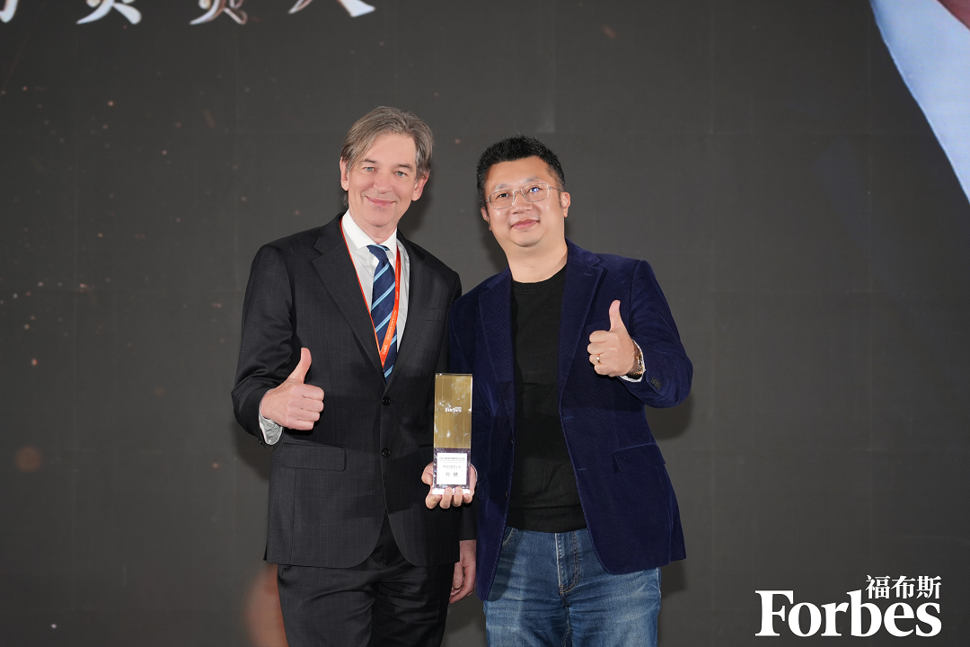 高途编程孙赫获评2025福布斯中国影响力教育人物 以教育初心与创新实践赋能青少年编程成长