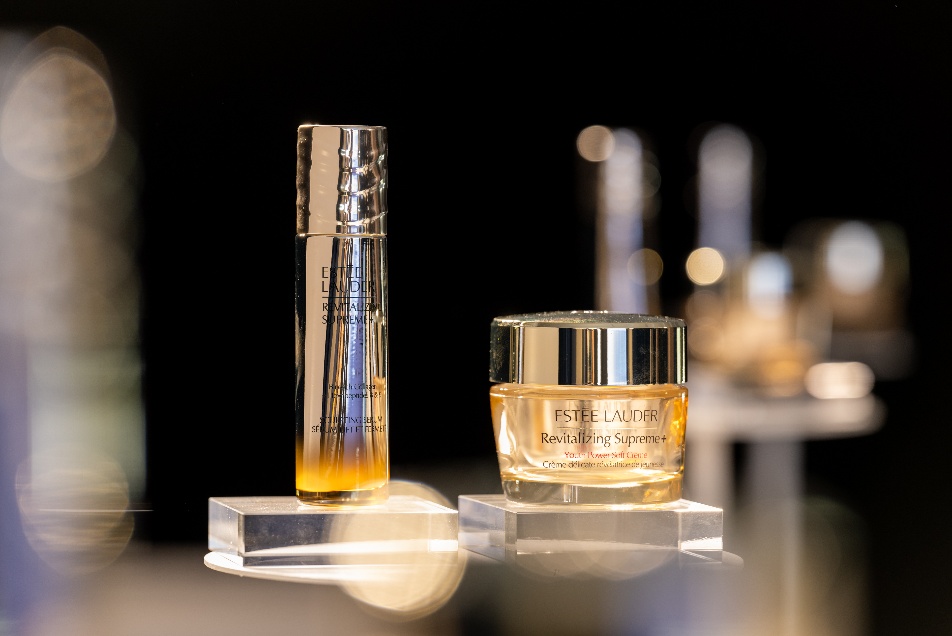 雅诗兰黛联合行业权威举办「胶原建模」精华上市峰会