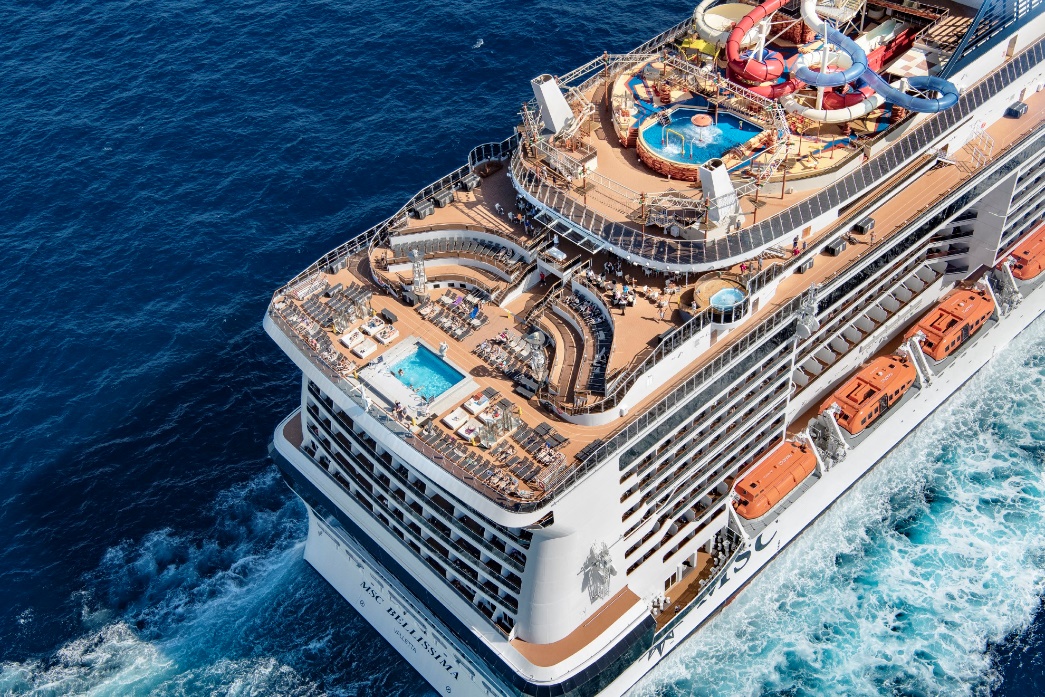 水中的轮船 AI 生成的内容可能不正确。