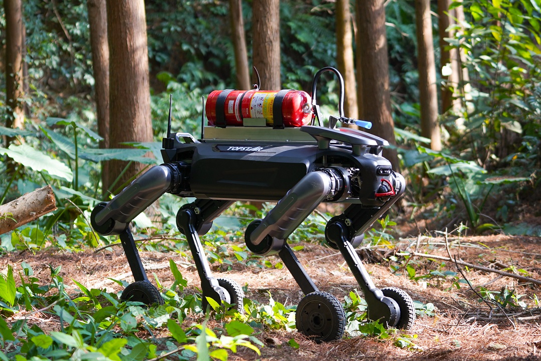 拓斯达四足机器狗“星仔”发布，释放场景拓展信号