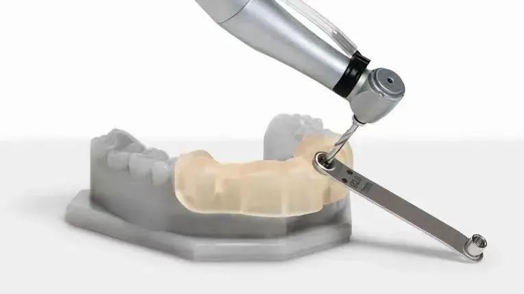 郑州植得口腔医院刘燕医生:老人想种牙，这些功课要做好