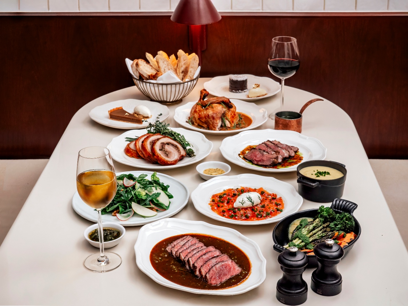 The Standard, Bangkok Mahanakhon酒店The Standard Grill餐厅推出周日烤肉盛宴