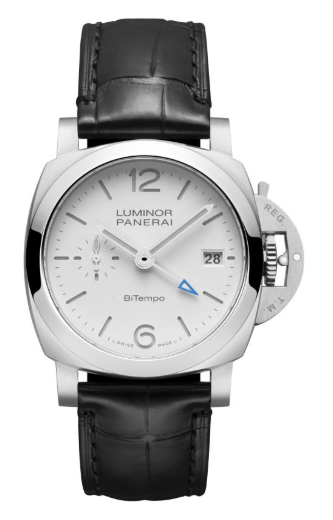 演员王珞丹佩戴沛纳海Luminor庐米诺系列 40毫米两地时自动上链腕表PAM01367