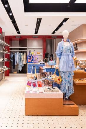 C:/Users/Holly Zhang/Desktop/门店照片/香港海港城开业盛典活动/微信图片_2026-03-16_100804_450.jpg微信图片_2026-03-16_100804_450