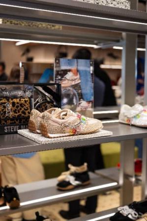 C:/Users/Holly Zhang/Desktop/门店照片/香港海港城开业盛典活动/微信图片_2026-03-16_100610_601.jpg微信图片_2026-03-16_100610_601