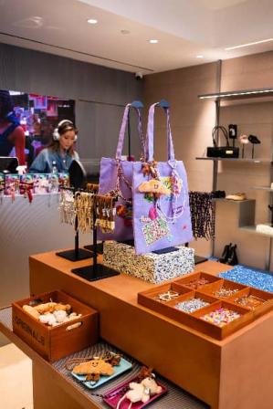 C:/Users/Holly Zhang/Desktop/门店照片/香港海港城开业盛典活动/微信图片_2026-03-16_100812_977.jpg微信图片_2026-03-16_100812_977