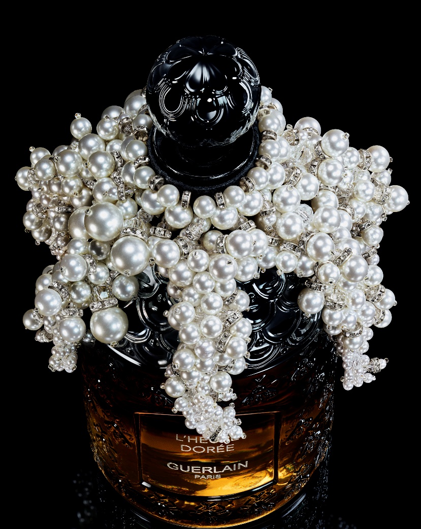 玻璃花瓶里插满了鲜花

AI 生成的内容可能不正确。