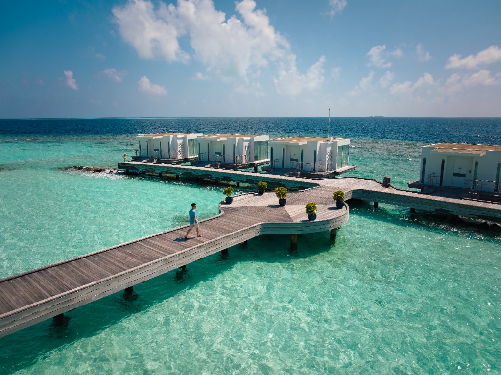 A person walking on a dock over water

AI-generated content may be incorrect.